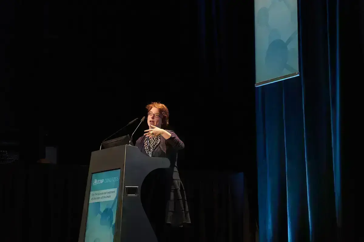 Dr Degenhardt Franziska presenting